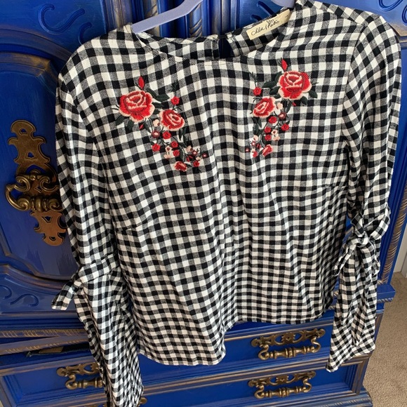 Chloe & Katie Tops - Chloe & Katie Gingham Floral Bell Sleeve Top LG